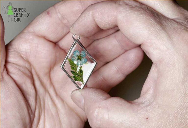 How to Make Resin Jewelry with Flowers Super Crafty Gal
